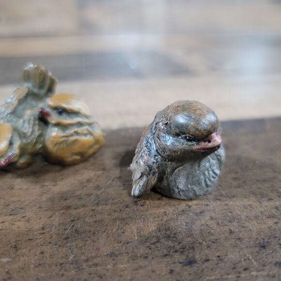Vintage Birds A Set Of 4 Resin Birds The Tallest is approx.1.5" Tall - Picture 5 of 8